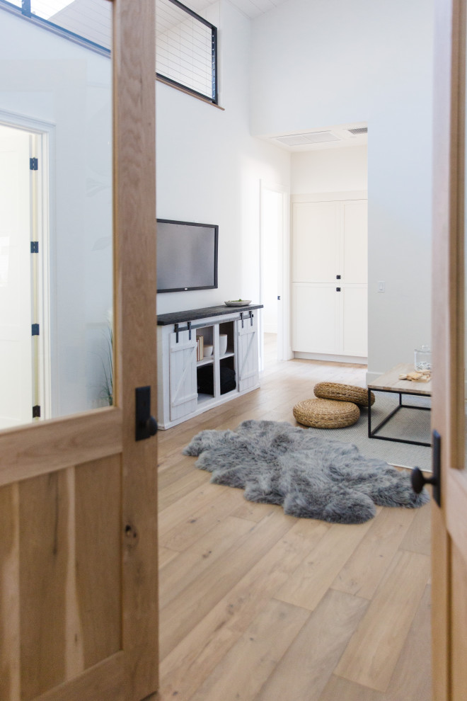 Home design - transitional home design idea in Phoenix