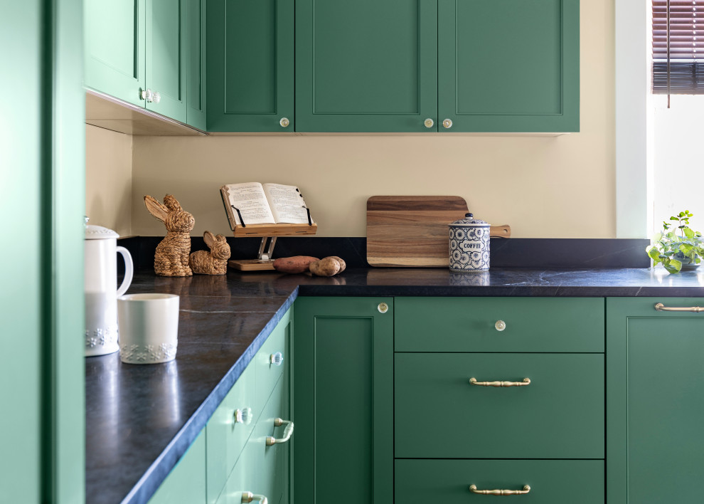 Transitional home design photo in San Francisco