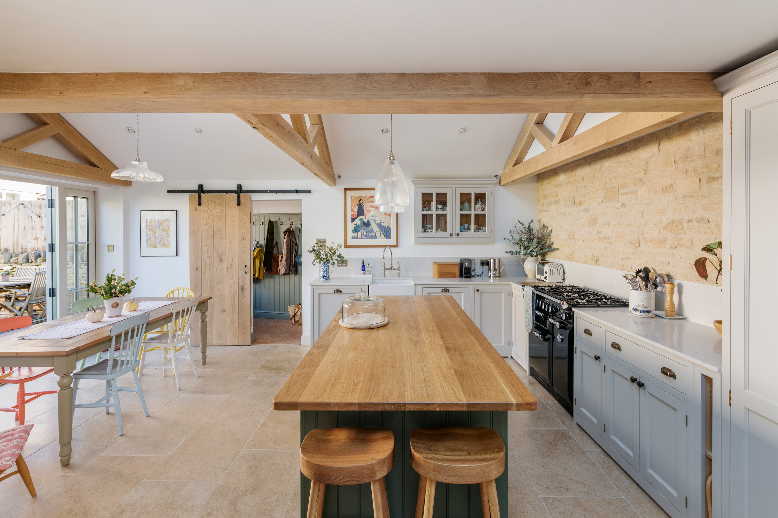 75 Beautiful Kitchen with Exposed Beams Ideas and Designs - March 2026 | Houzz UK