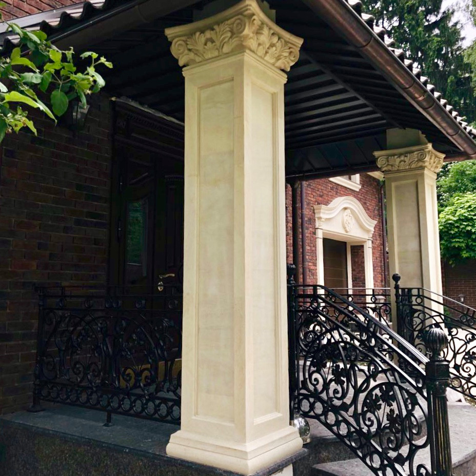 Отделка элементами декора фасада из песчанника.