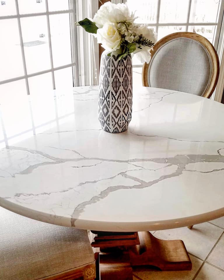 Example of a mid-sized transitional white floor eat-in kitchen design in Chicago with quartz countertops, an island and white countertops