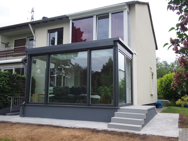 Wohnwintergarten Anbau an ein Reihenendhaus - Modern - Frankfurt am