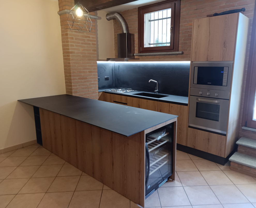 Restyling Cucina Ante Quercia Vecchia Top HPL Pietra Nera