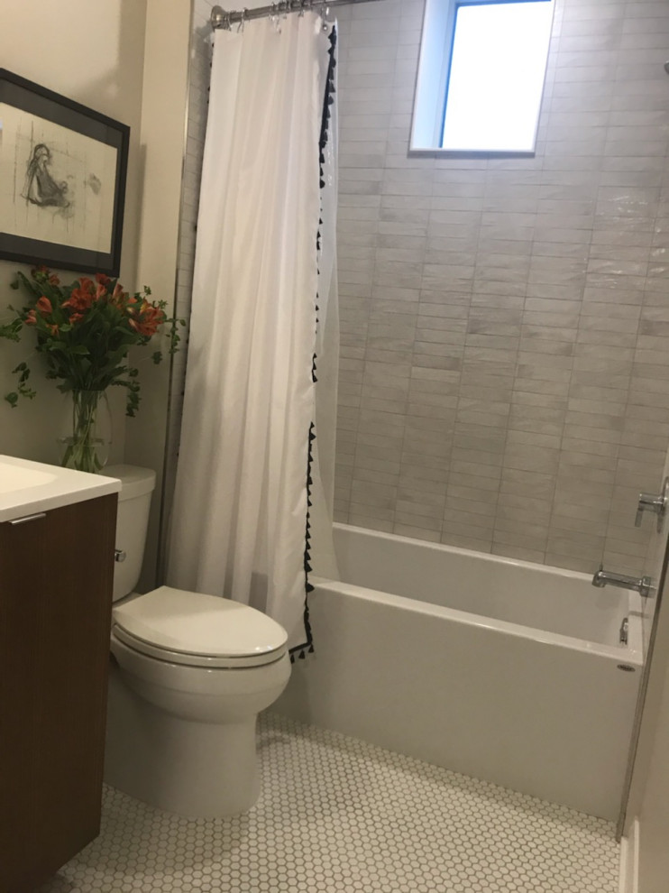 Photo of a retro bathroom in Other.