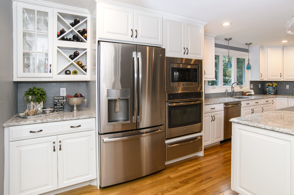 Transitional kitchen photo in Bridgeport