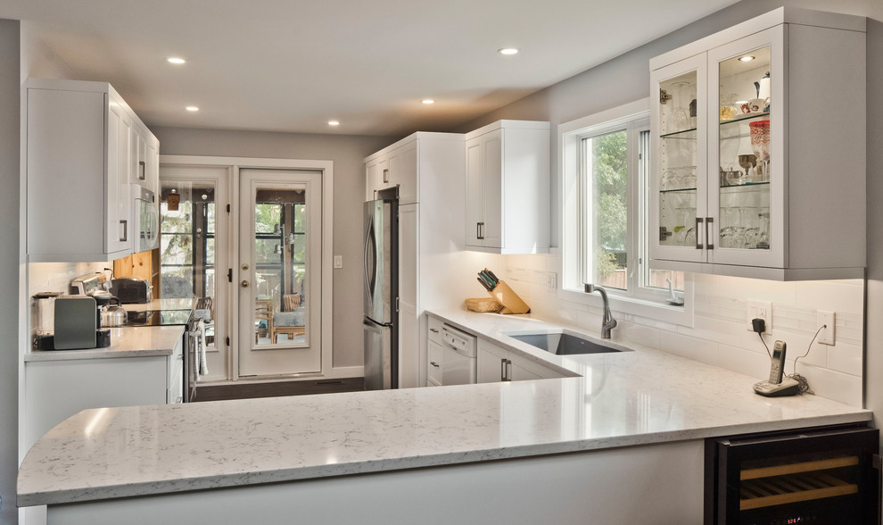 Kitchen - transitional kitchen idea
