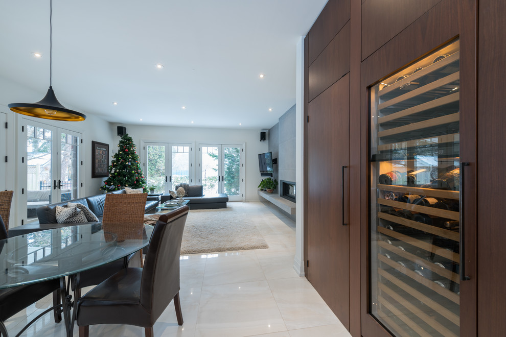 Transitional kitchen photo in Toronto