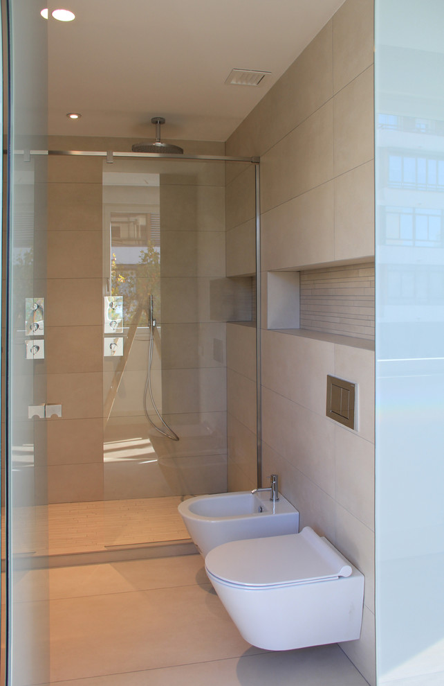 Photo of a transitional bathroom in Barcelona.