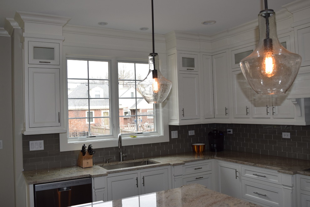 Example of a transitional kitchen design in Chicago