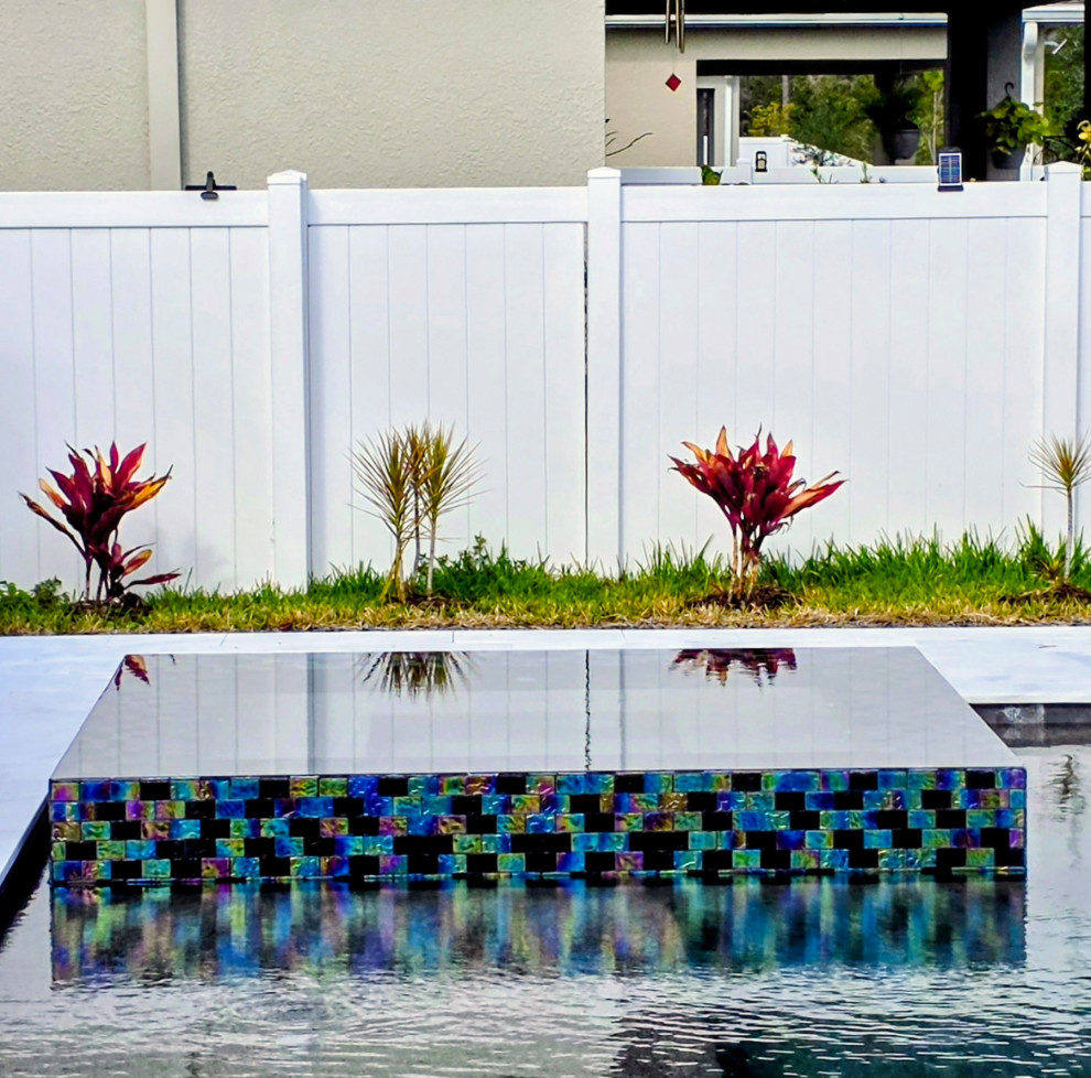 St. Cloud pool with overflow perimeter spa and sun shelf