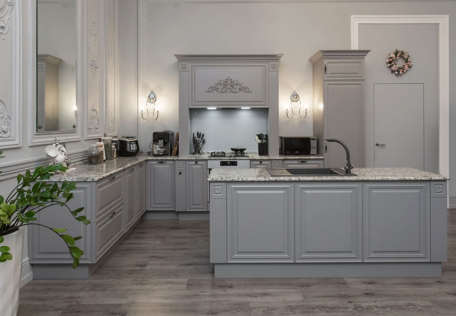 Классическая кухня для старого фонда Санкт-Петербурга