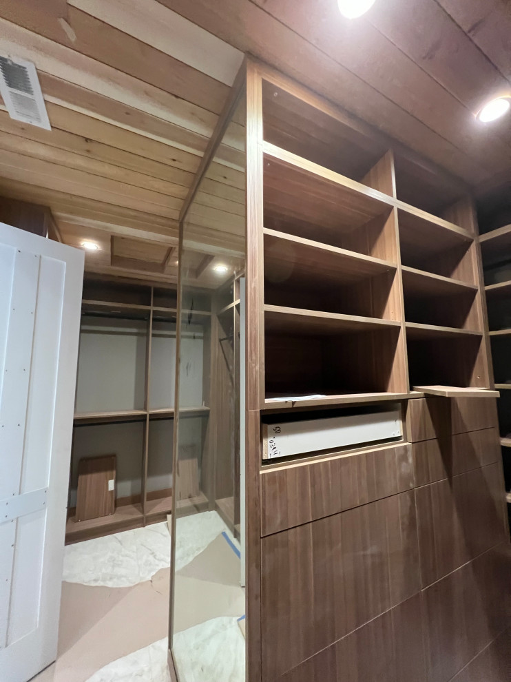 Walk in closet 1