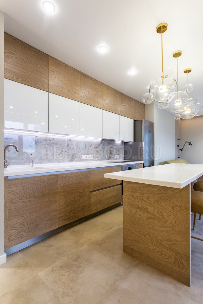 Островная кухня в квартире студии