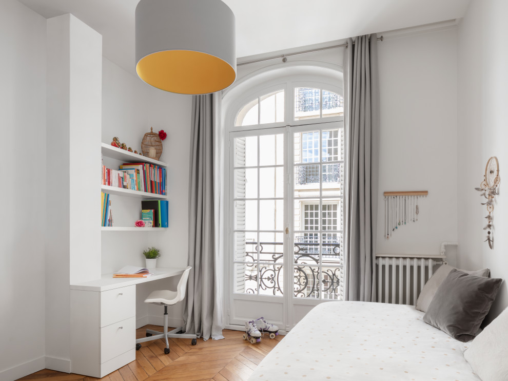 This is an example of a traditional kids' room in Paris.