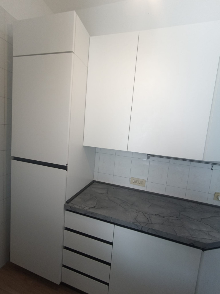 Restyling Cucina Ante Utopia Bianco e Top Grey Yule