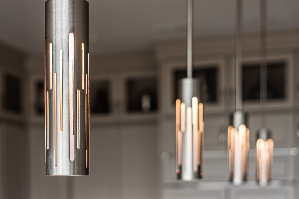 Transitional kitchen photo in Columbus