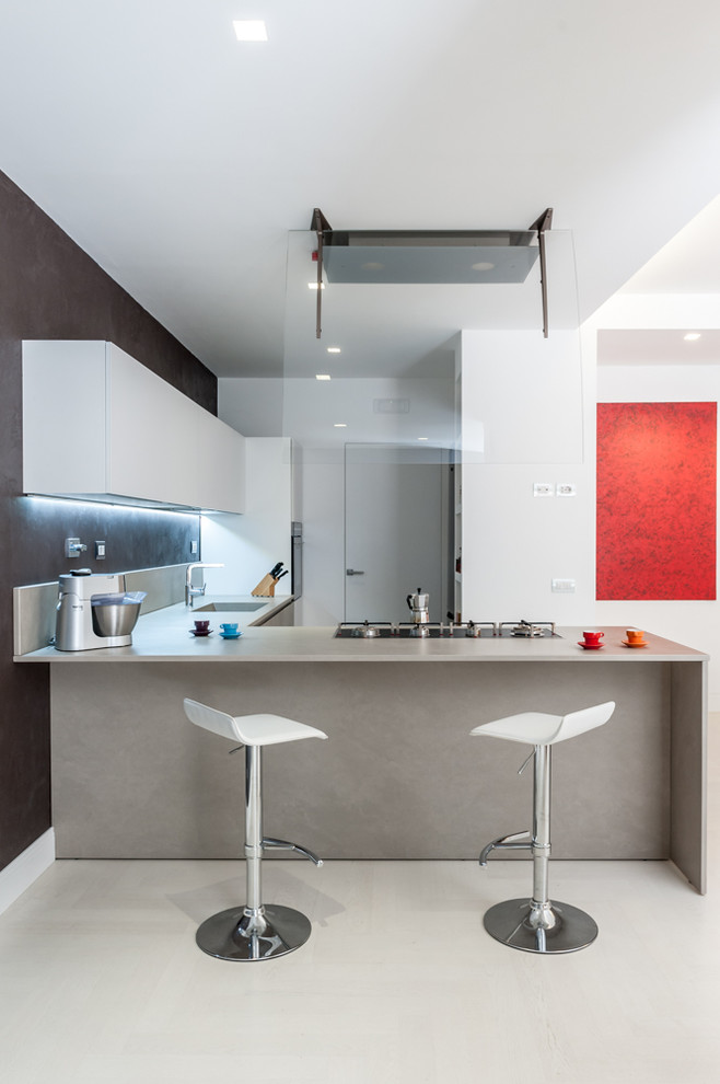 Inspiration for a mid-sized modern l-shaped open plan kitchen in Rome with an integrated sink, flat-panel cabinets, beige cabinets, quartzite benchtops, grey splashback, marble splashback, stainless steel appliances, painted wood floors, a peninsula and white floor.