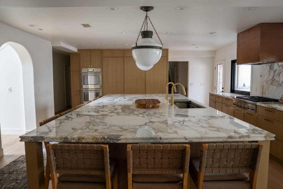 Kitchen - transitional kitchen idea in Orange County