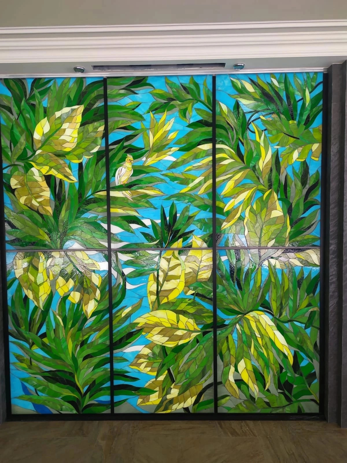 Витраж в бассейне частного коттеджа в городе Петропавловск