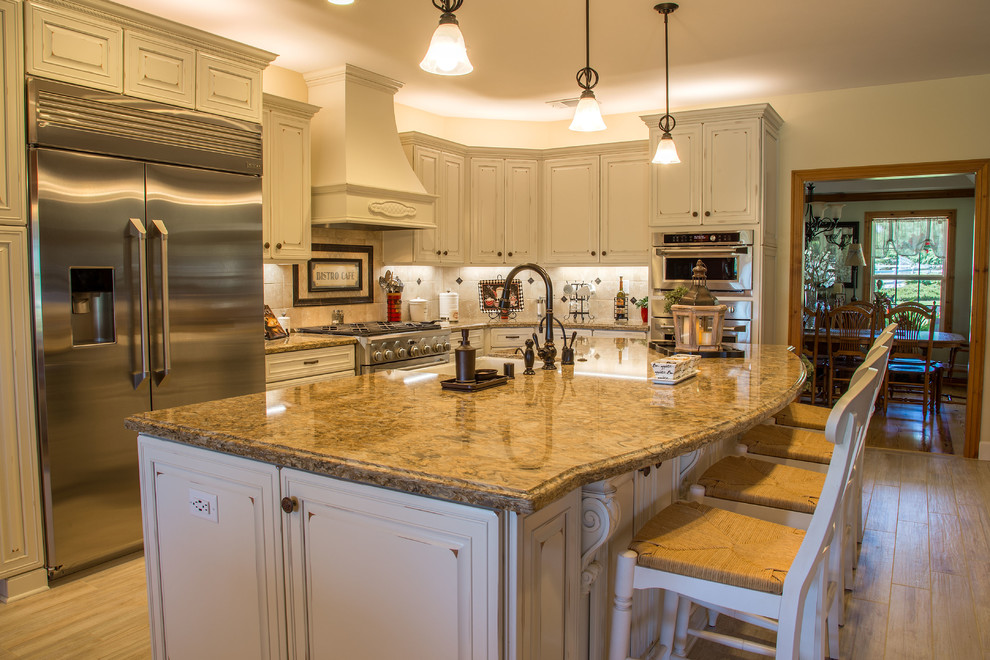 Inspiration for a rustic kitchen remodel in Sacramento