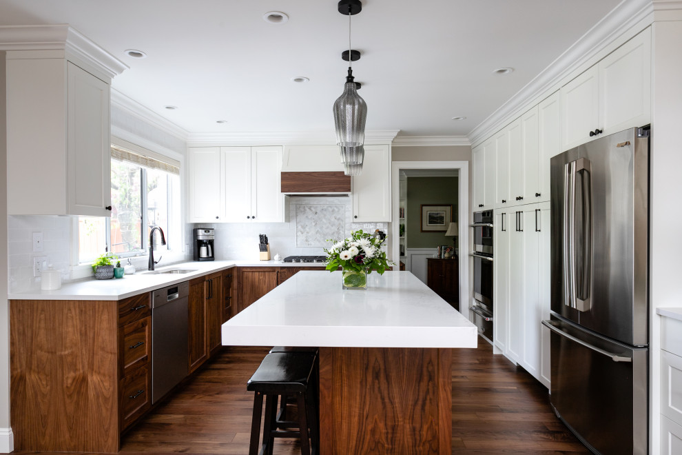 Transitional kitchen photo in Vancouver