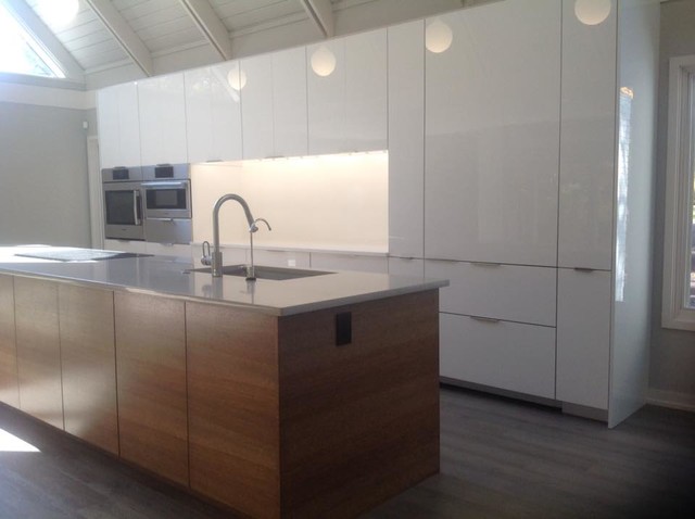 Modern Kitchen with Boaz Construction moderno-cocina