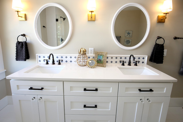 Master bath nyklassisk-badrum