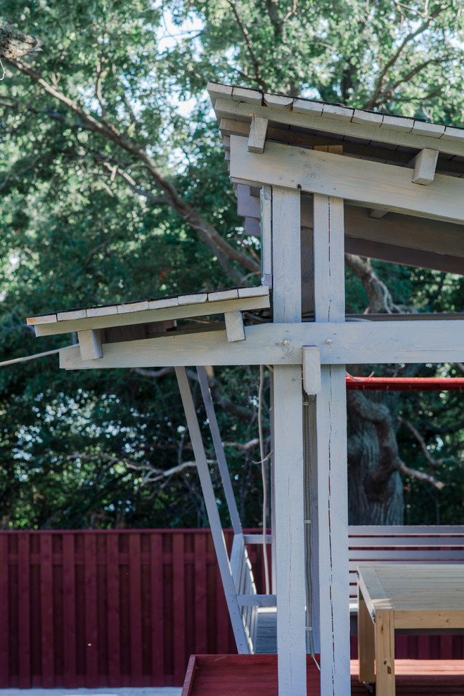 Беседка под дубом