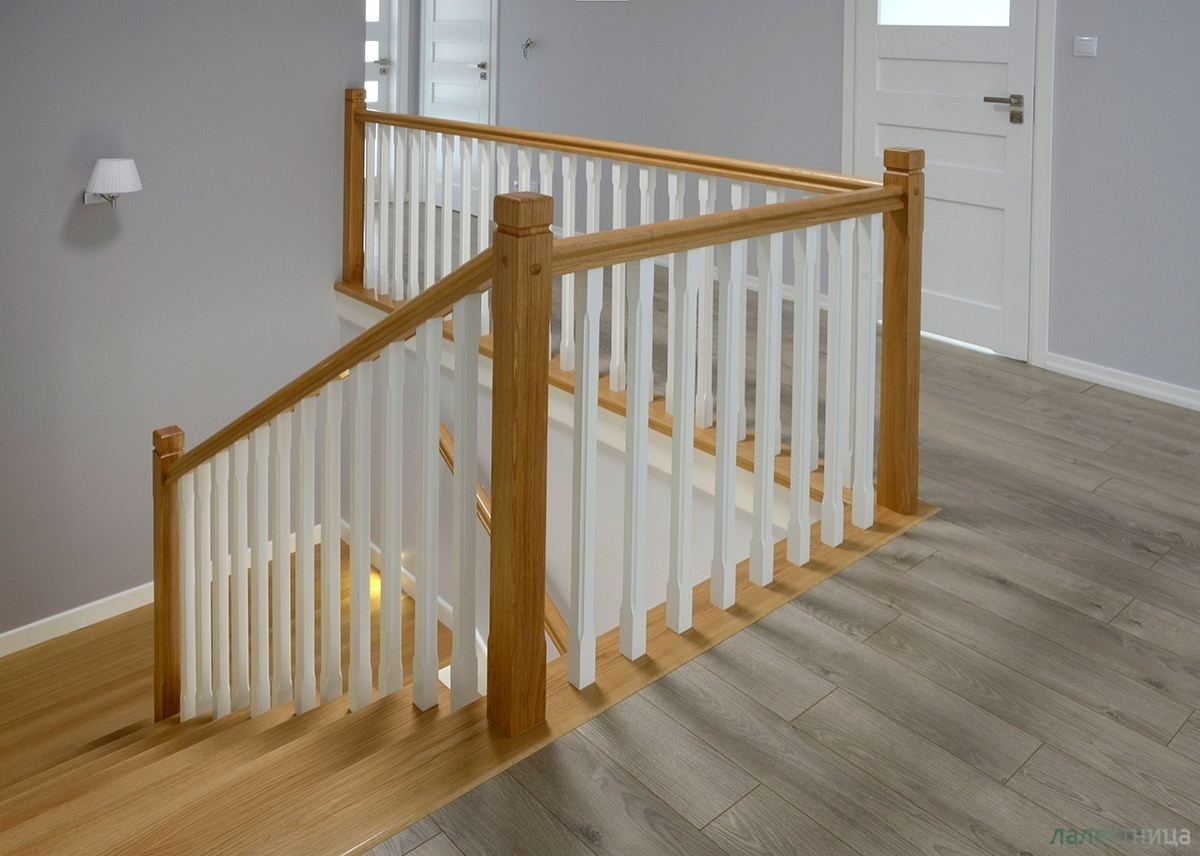 Деревянная лестница в частном доме