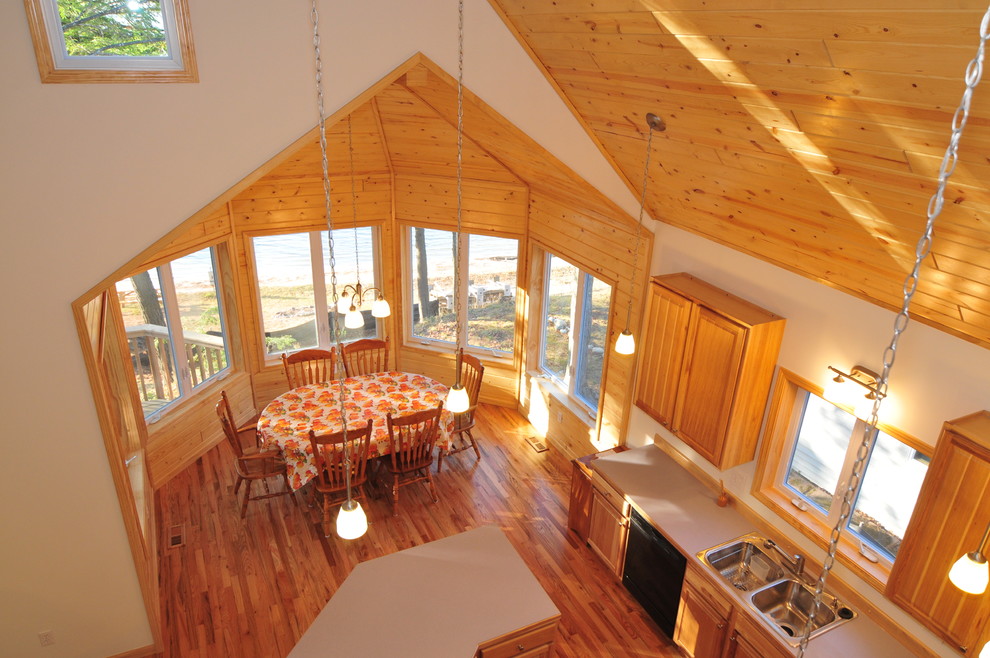 Dining room - rustic dining room idea