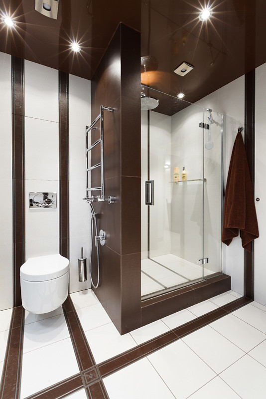 This is an example of a mid-sized contemporary 3/4 bathroom in Saint Petersburg with an alcove shower, a wall-mount toilet, multi-coloured tile, ceramic tile, multi-coloured walls, ceramic floors, a vessel sink, multi-coloured floor and a hinged shower door.