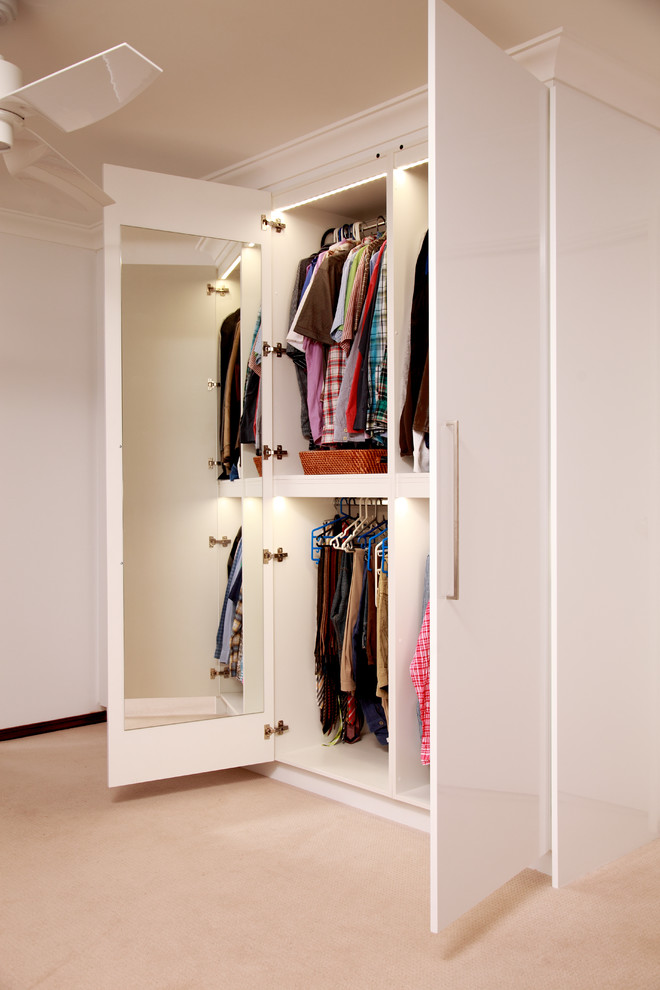 Photo of a transitional storage and wardrobe in Perth.