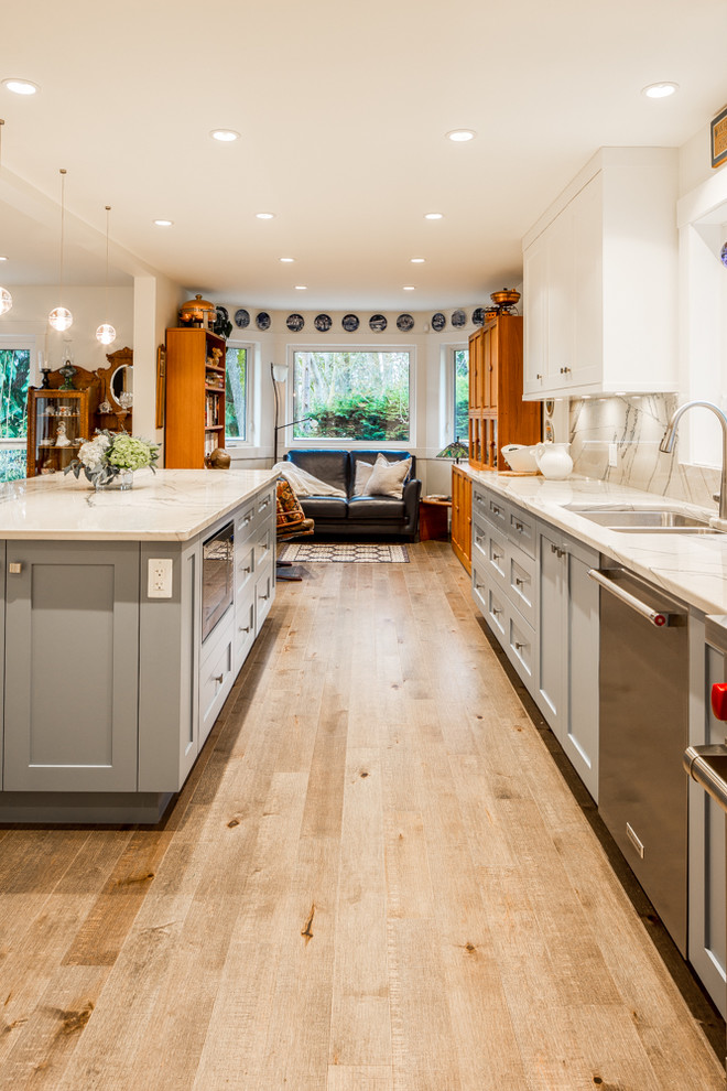 Example of a transitional home design design in Vancouver