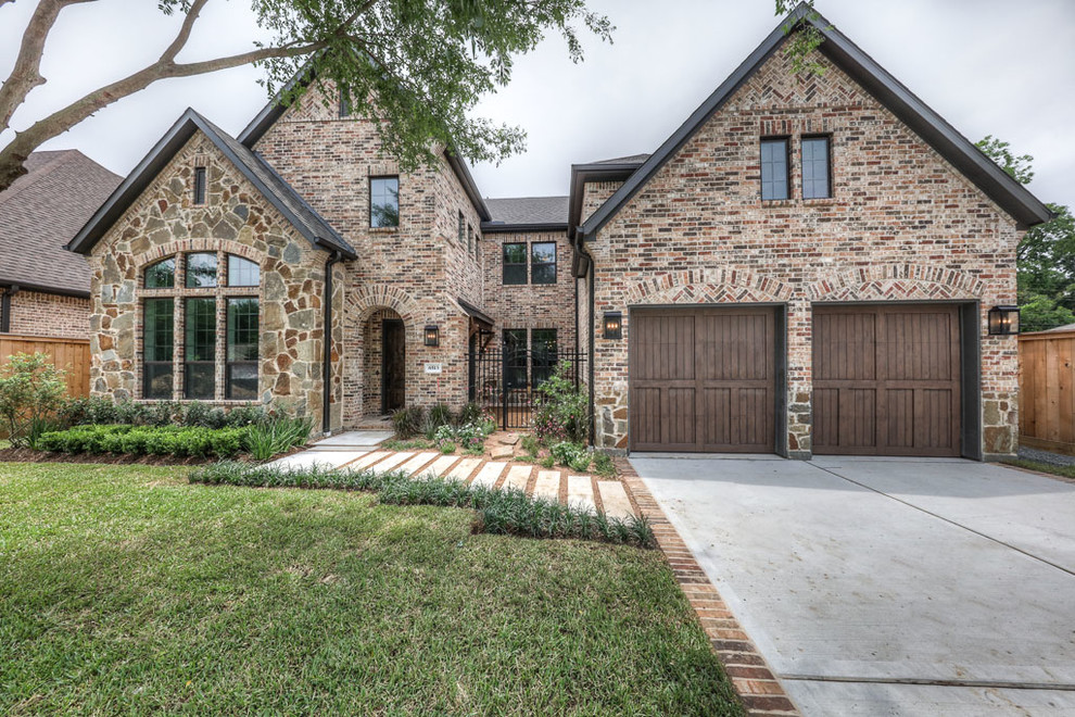 Transitional exterior home idea in Houston