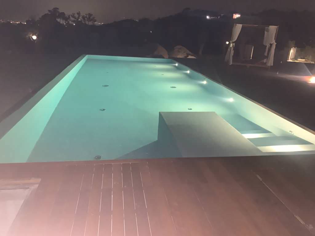 PISCINA CASA OFF