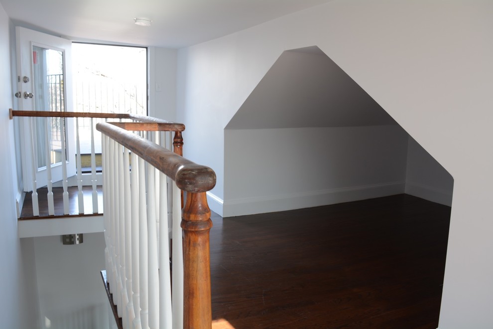 Minimalist home design photo in Boston
