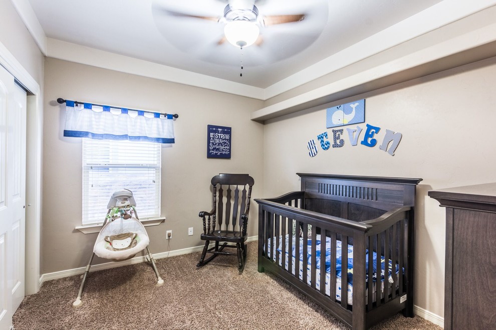 Example of a transitional home design design in Austin