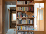 Houzz a Tokio: Una Casa da Sogno per Chi Ama Leggere (11 photos) - image  on http://www.designedoo.it