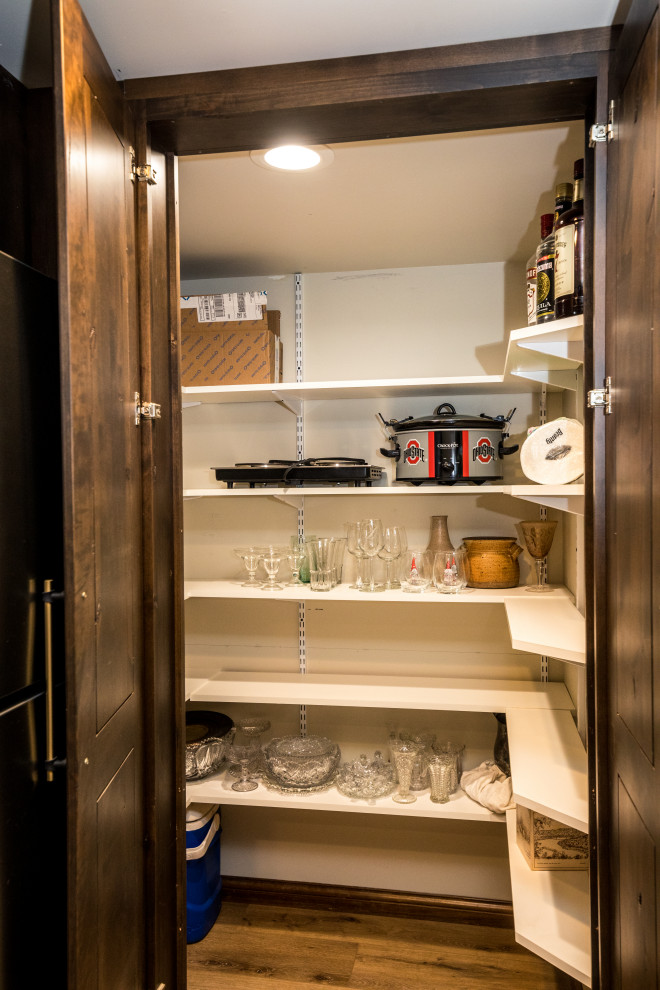 Transitional home design photo in Cincinnati