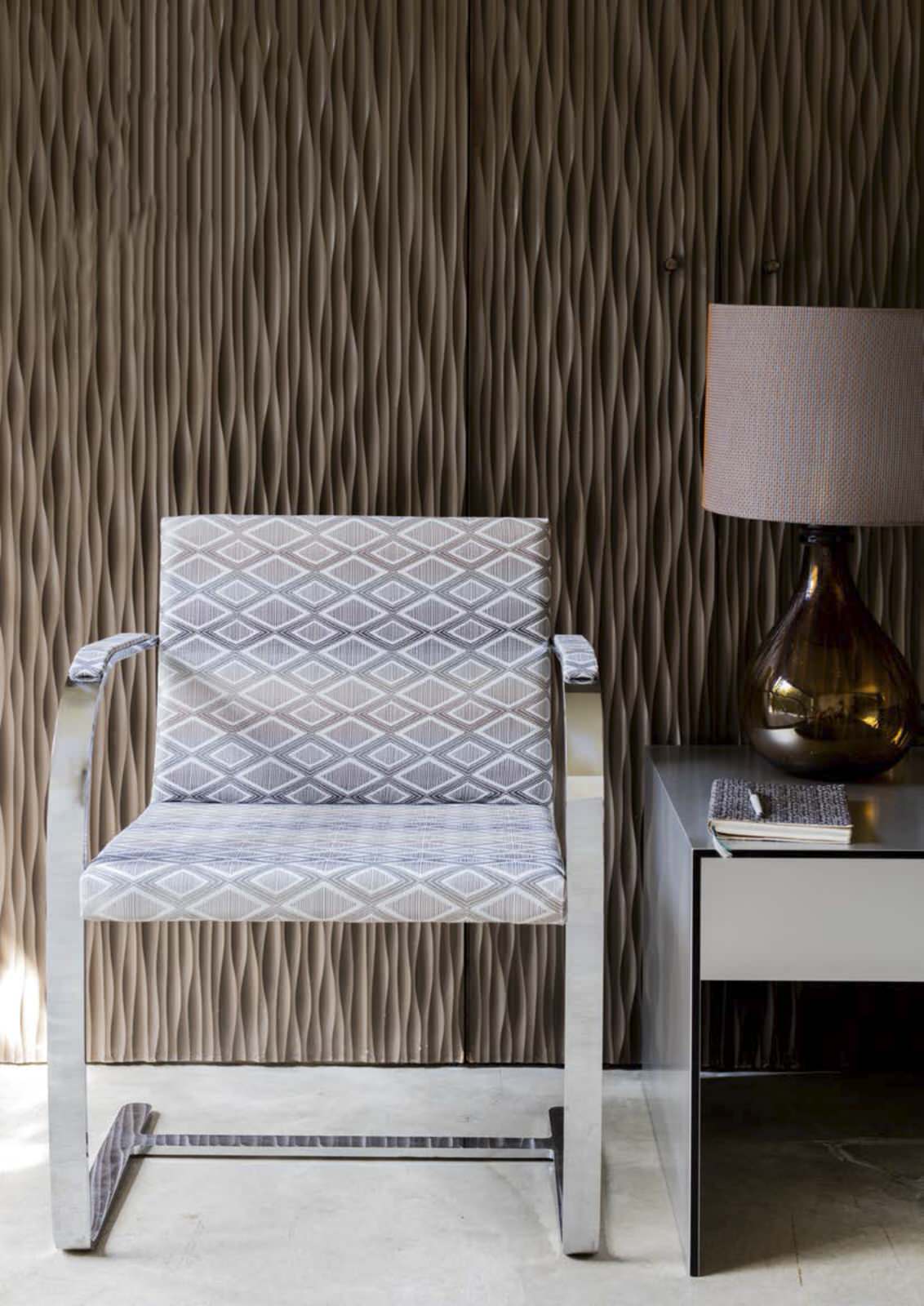 Стильная обивка мебели интересными тканями