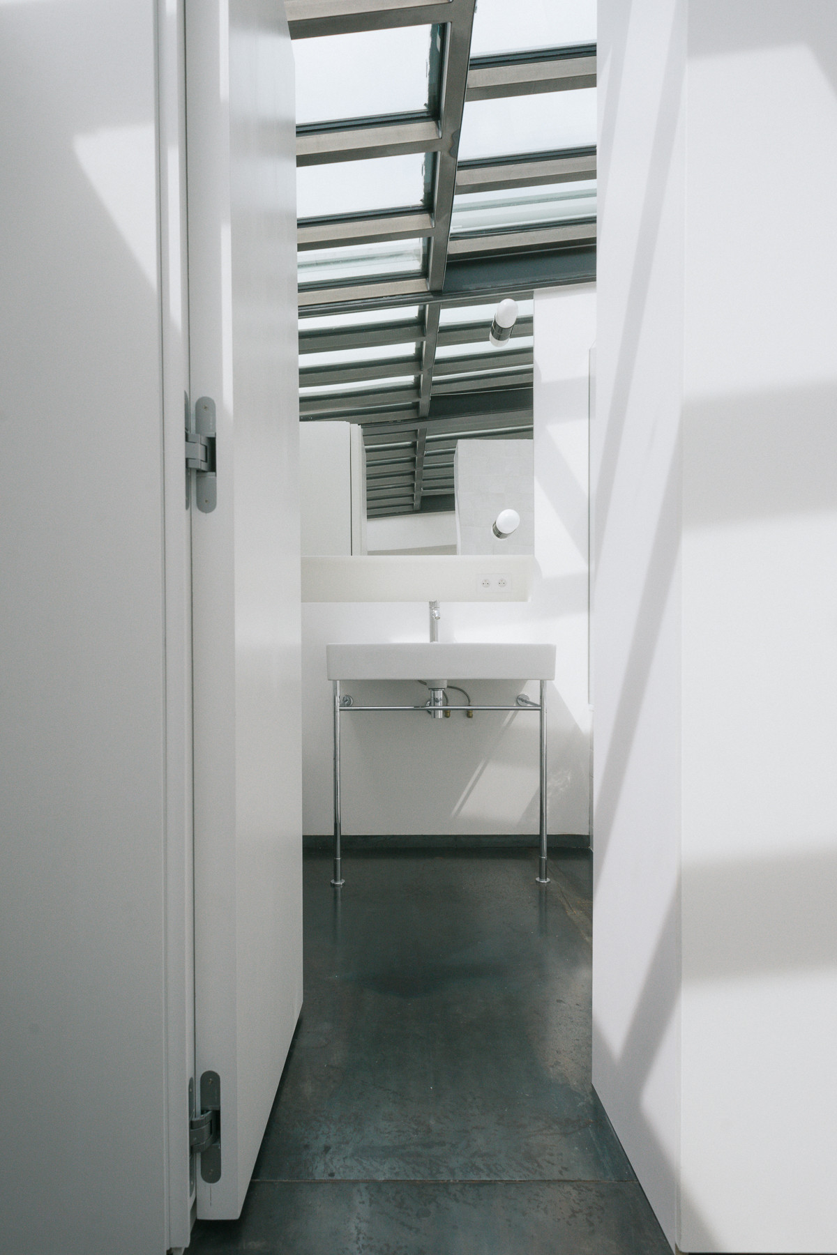 Réhabilitation d'un duplex esprit loft avec toit verrière coulissant