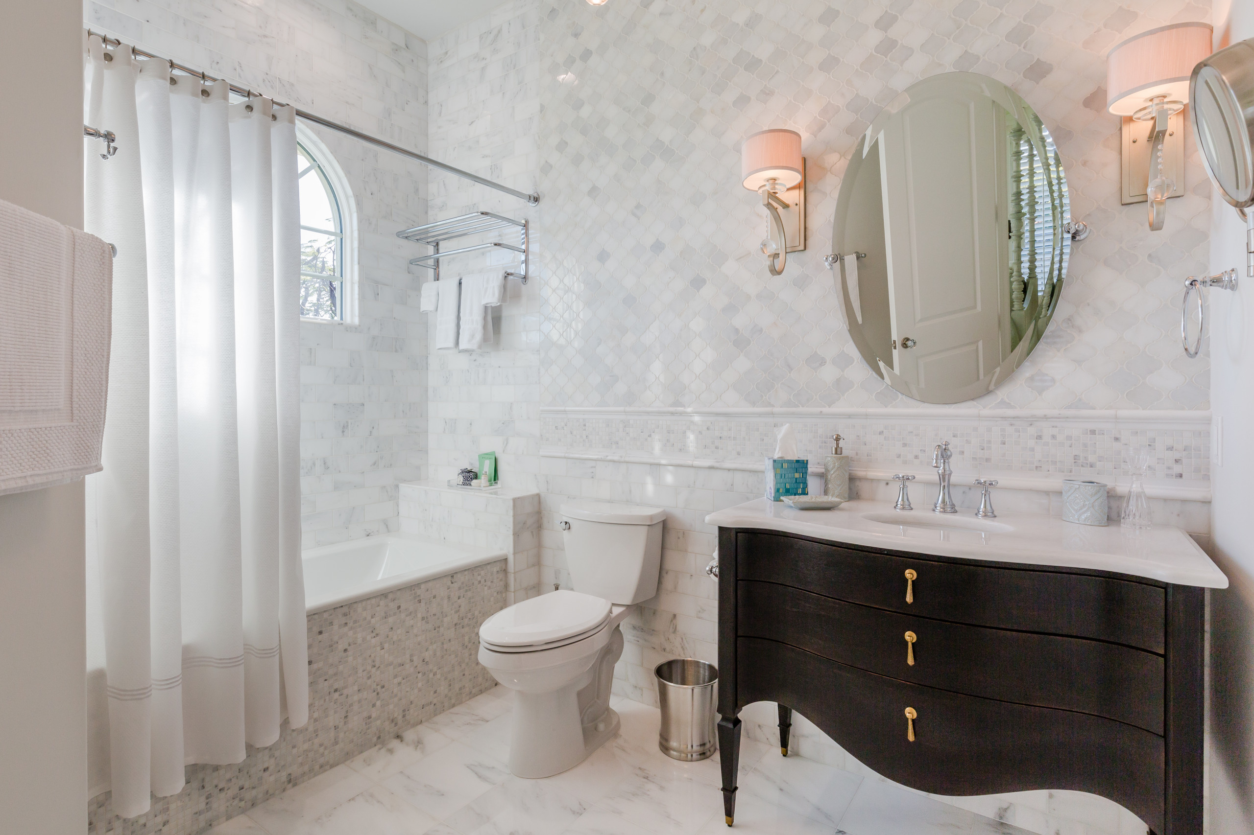 New This Week: 6 Bathrooms That Rock a Shower-Tub Combo