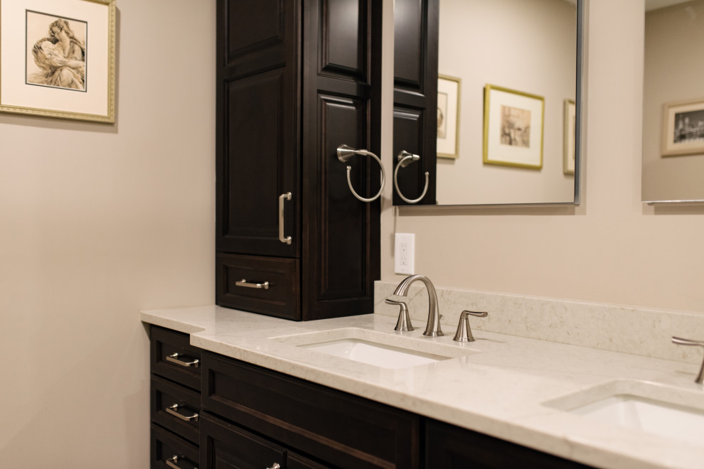 Home design - transitional home design idea