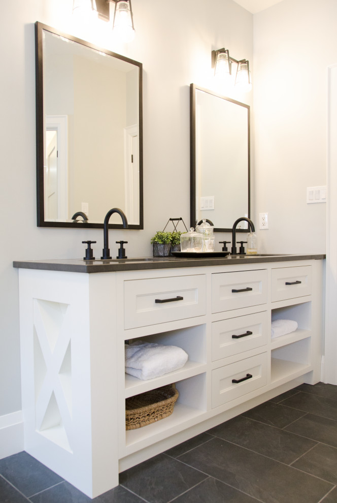 Bathroom - rustic bathroom idea