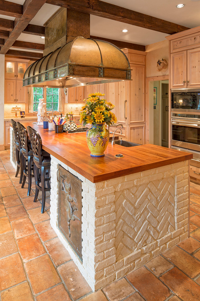This is an example of a traditional kitchen in Omaha.