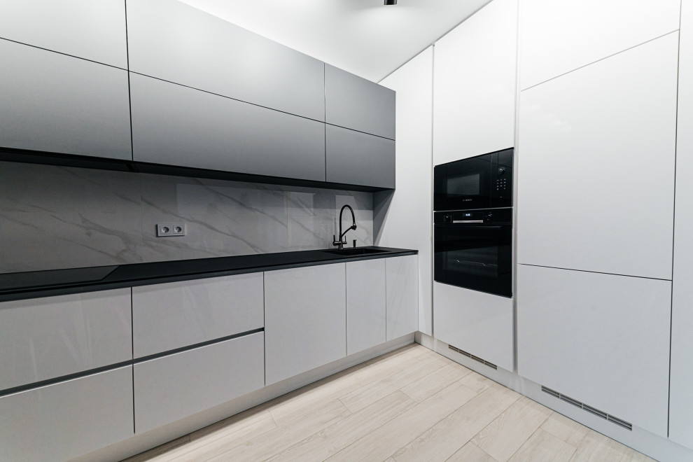 Угловая кухня с фасадами Fenix