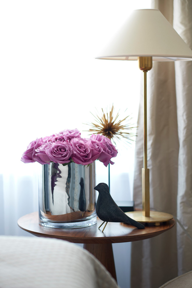 Transitional home design photo in Toronto