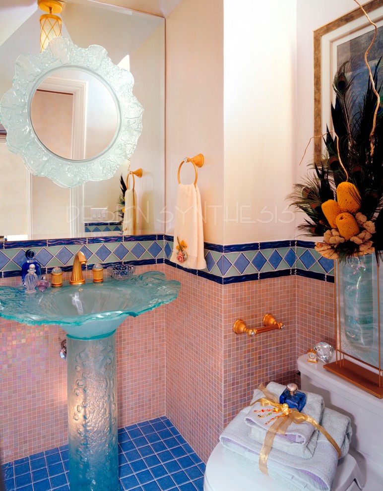 Photo of an eclectic powder room in Los Angeles.
