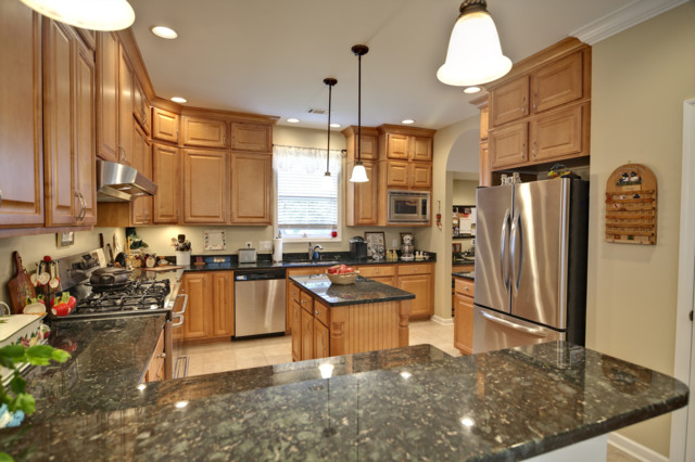 Green Butterfly Granite Countertop With 4 Back Splashes