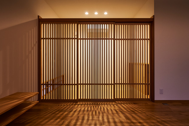 美しい光が漏れる畳コーナーの格子戸 - Japanese - Living Room - Other - by ima建築設計室 | Houzz AU